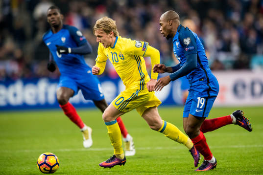 Sveriges Ola Toivonen och Frankrikes Djibril Sidibé