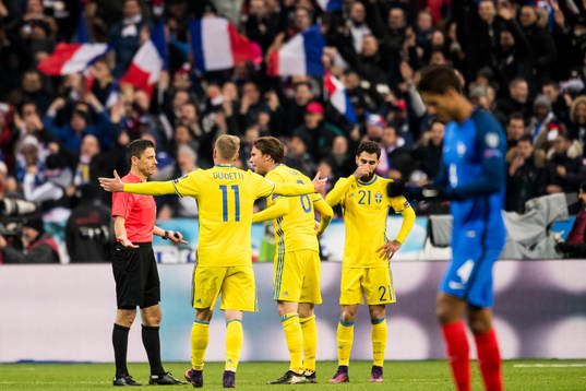 Sveriges John Guidetti, Albin Ekdal och Jimmy Durmaz i
