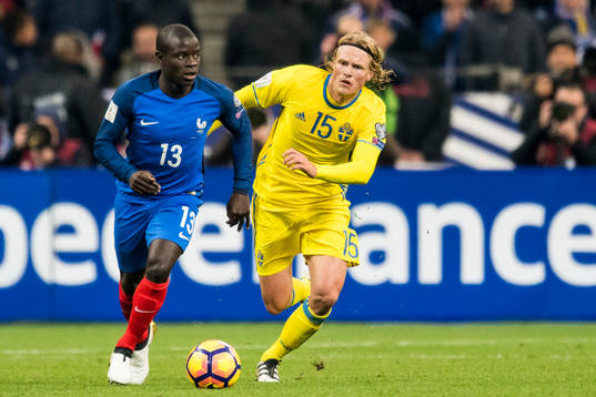 Frankrikes N’Golo Kanté och Sveriges Oscar Hiljemark