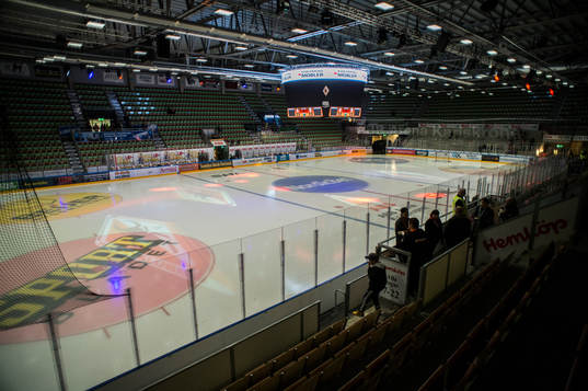 Interiört i ABB arena Rosenholm innan ishockeymatchen i