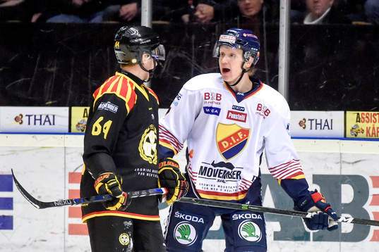 Brynäs Jonathan Pudas och Djurgårdens Emil Johansson i