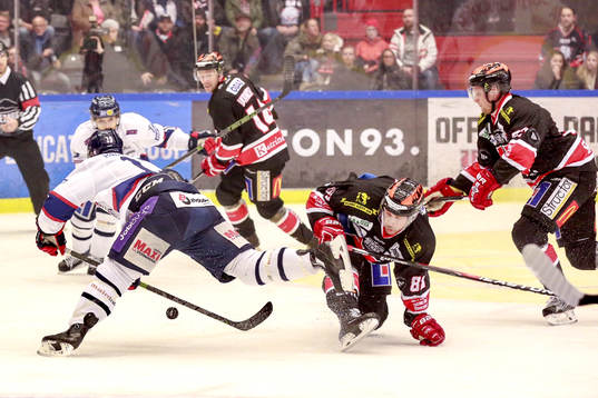 Linköpings Garret Roe och Örebros Kalle Olsson