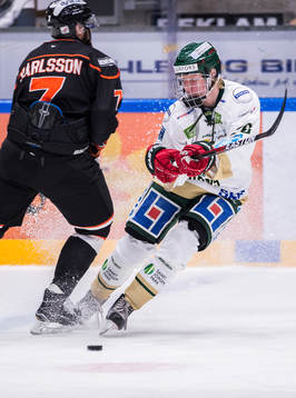 Frölundas Rasmus Dahlin  utmanar Karlskronas Mattias
