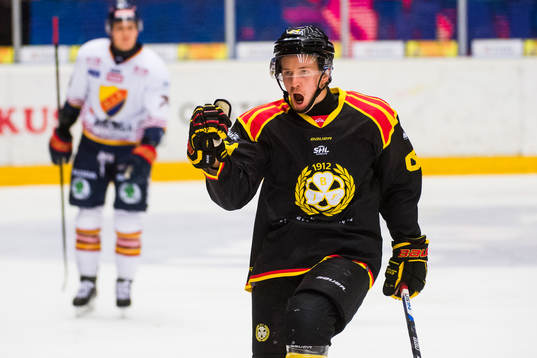 Brynäs Jonathan Pudas jublar