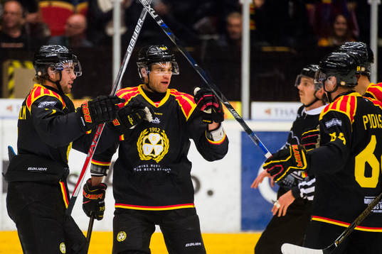 Brynäs Daniel Paille jublar