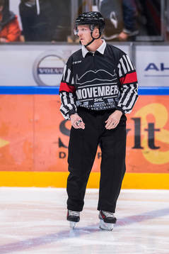 Domare med Movemberdress