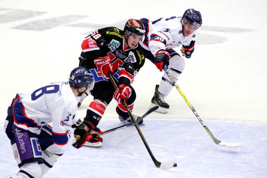 Örebros Michael Haga och Linköpings Niklas Fogström