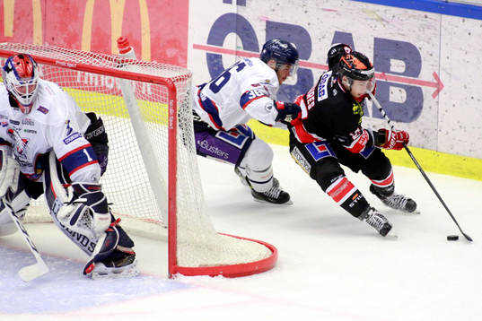 Örebros Greg Squires och Linköpings Niklas Fogström och