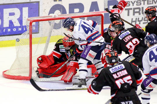 Linköpings Broc Little gör 3-3 bakom Örebros målvakt