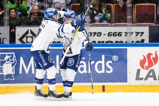 Leksands Eric Castonguay jublar med Oskar Lang