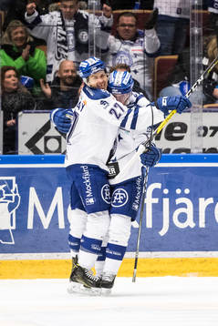 Leksands Eric Castonguay jublar med Oskar Lang