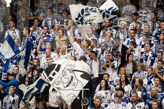 Leksands fansen jublar i ishockeymatchen i SHL mellan