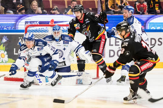 Leksands Patrik Norén och Luleås Johan Harju framför