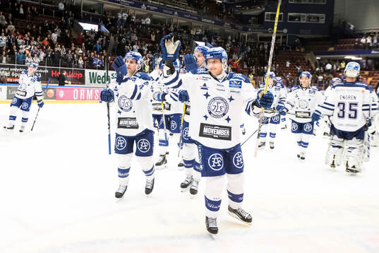 Leksands spelarna tackar och jublar