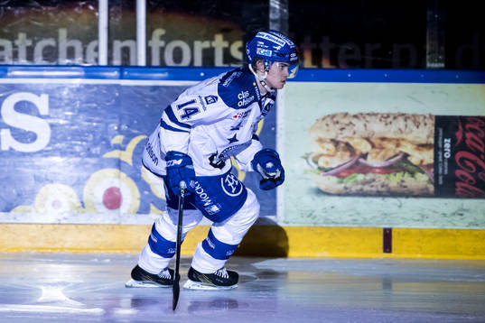 Leksands Oskar Lang  i ishockeymatchen i SHL mellan Leksand
