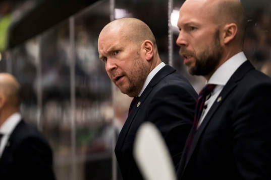 Luleås huvudtränare Stefan Nilsson  i ishockeymatchen i