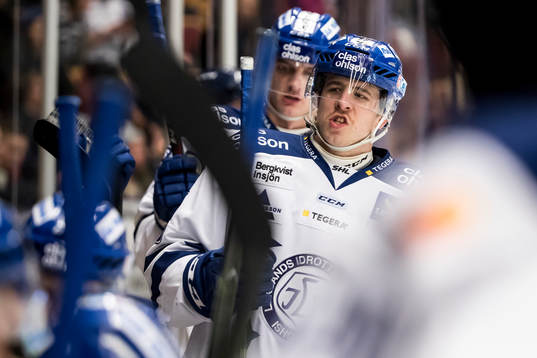 Leksands János Hári  i ishockeymatchen i SHL mellan
