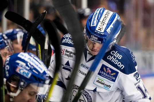 Leksands Oskar Lang  i ishockeymatchen i SHL mellan Leksand