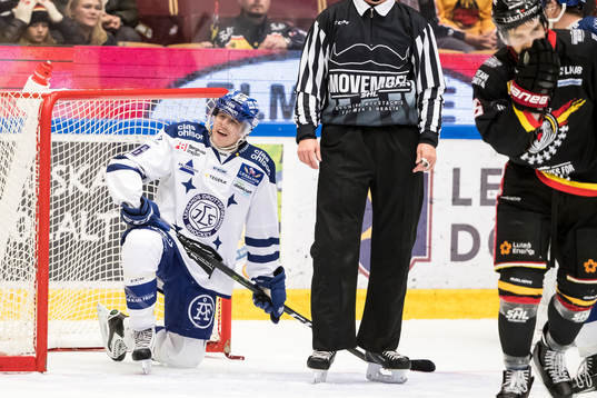 Leksands János Hári  i ishockeymatchen i SHL mellan
