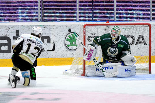 Malmö Redhawks Andreas Thuresson och Färjestads målvakt