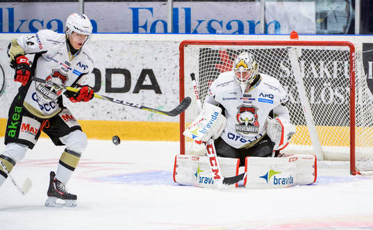 Malmö Redhawks Carl-Johan Lerby och målvakt Oscar