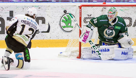 Malmö Redhawks Andreas Thuresson i ett friläge mot