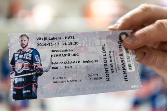 Matchbiljett före ishockeymatchen i SHL mellan Växjö och