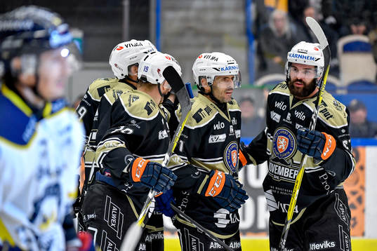 Växjös Cory Murphy jublar