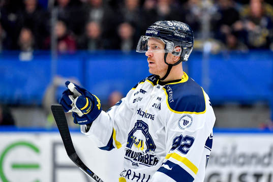 s Teemu Laine jublar