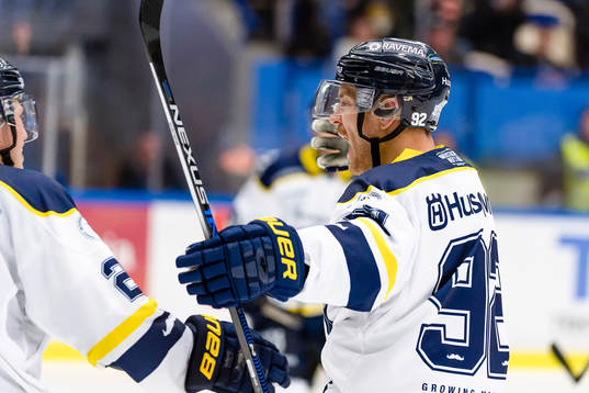 s Teemu Laine jublar