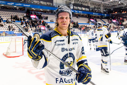 s Mattias Tedenby jublar