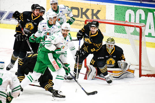 Skellefteås Marcus Pettersson och målvakt Joni Ortio