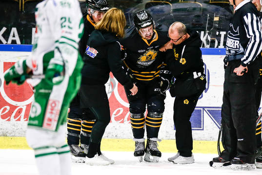 Skellefteås Axel Holmström utgår knäskadad