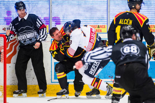 Brynäs Jacob Blomqvist i bråk med Djurgårdens Adam Ollas