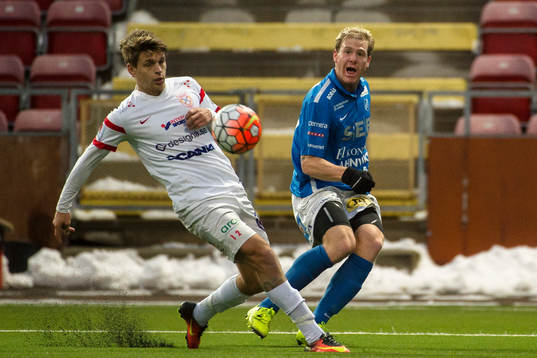 Assyriskas Fredrik Holster och Norrbys Nicklas Savolainen