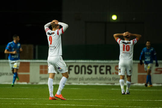 Assyriskas Tim Söderström och Mattias Genc deppar