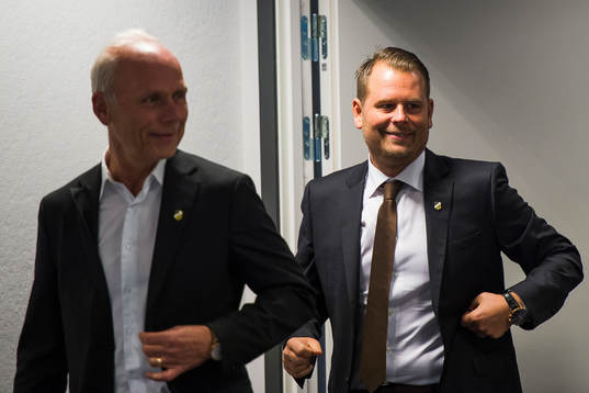 Klubbdirektör Dennis Andersson och Mikael Stahre som