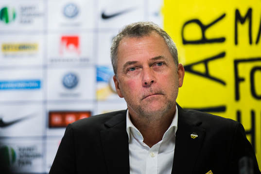 Häckens sportchef Sonny Karlsson när Mikael Stahre (ej i