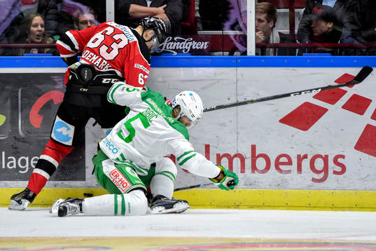 Malmö Redhawks Fredrik Händemark och Rögles Alen Bibic