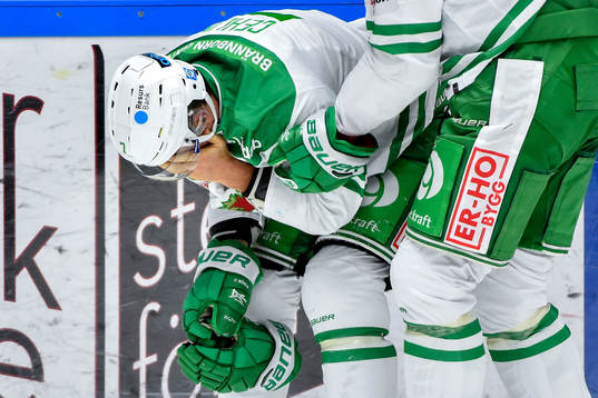 Rögles Patrik Cehlin grinar illa