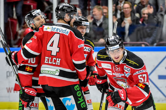 Malmö Redhawks Johan Ivarsson jublar med lagkamrater
