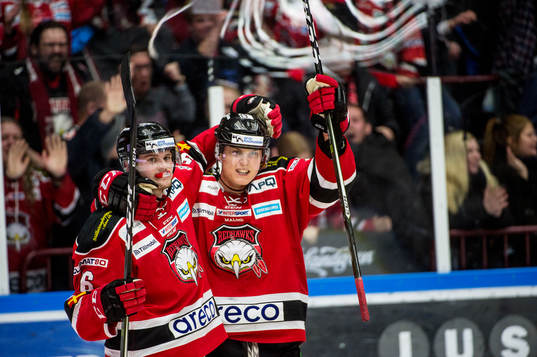 Malmö Redhawks Kim Rosdahl och Fredrik Händemark jublar