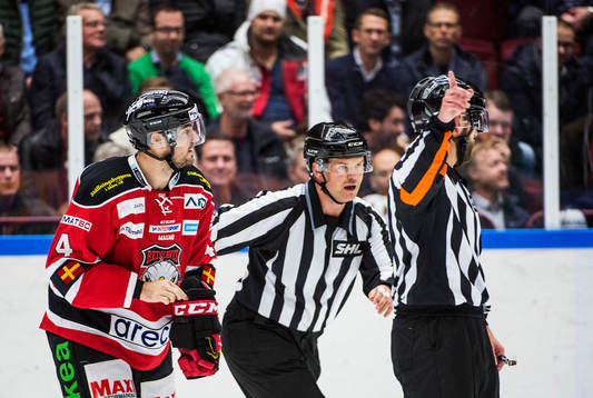Malmö Redhawks Noah Welch utvisas