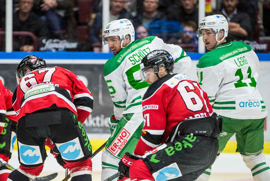 Rögles Felix Schütz och Bryan Lerg mot Malmö Redhawks
