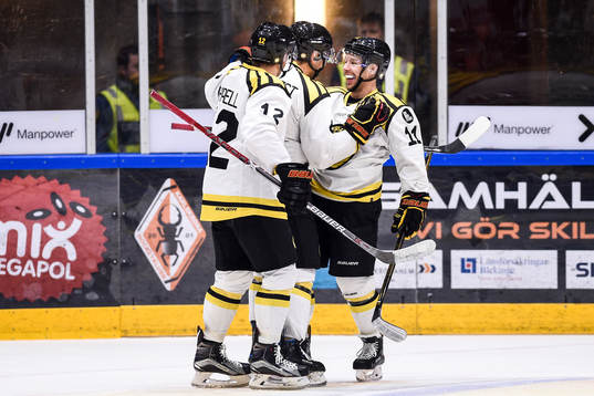 Brynäs Gustaf Thorell och Kevin Clark jublar