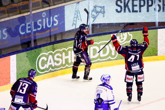 Linköpings Garret Roe jublar