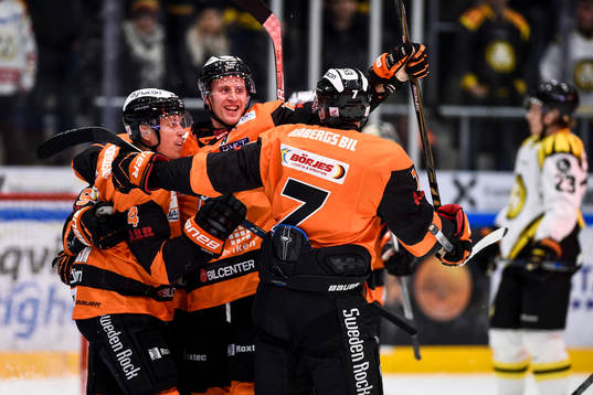 Karlskronas Alexander Bergström jublar