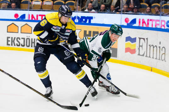 s Christoffer Persson mot Färjestads Oskar Steen