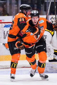 Karlskronas Filip Cruseman och Alexander Bergström jublar