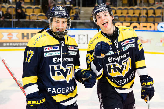 s Erik Brännström och Lias Andersson jublar
